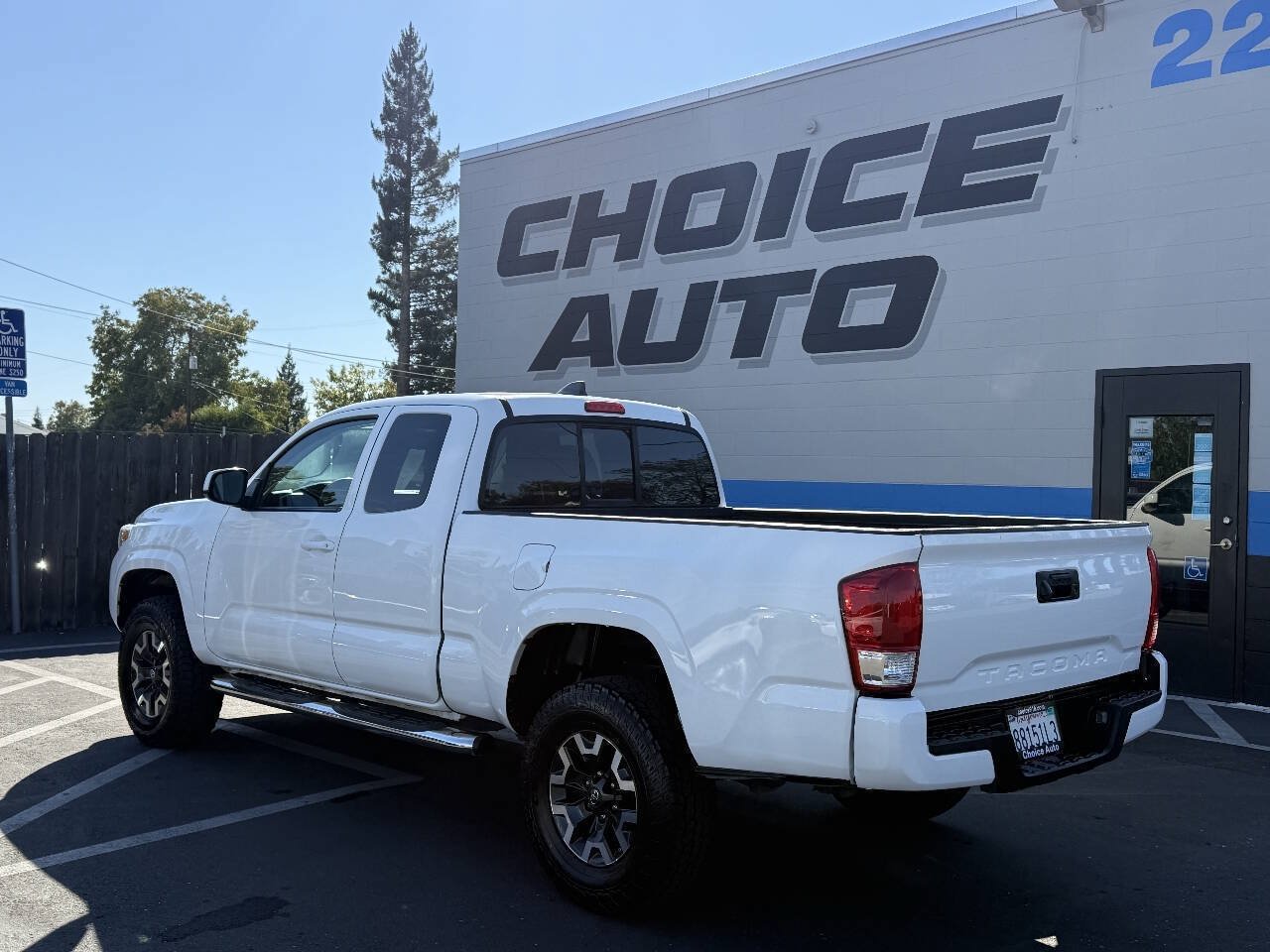 Used 2020 Toyota Tacoma SR w/ SR Convenience Package RWD image 24
