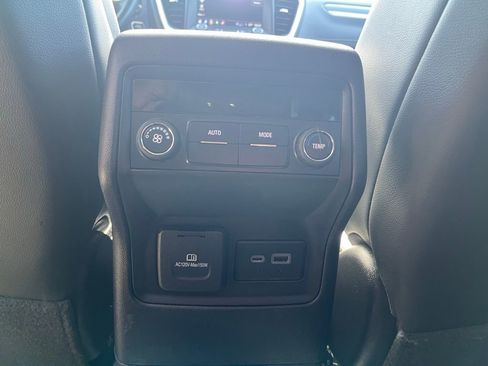 Used 2023 GMC Acadia SLT AWD/4WD image 25