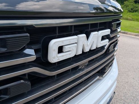 Used 2022 GMC Sierra 1500 AT4 w/ AT4 Premium Package AWD/4WD image 6