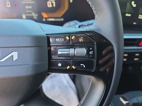 New 2026 Kia Sorento LX FWD image 10