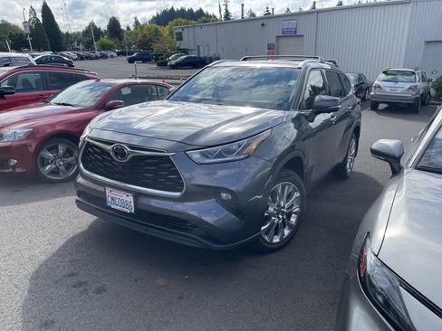 Used 2023 Toyota Highlander Limited AWD/4WD image 4