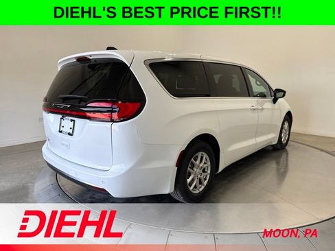 New 2027 Chrysler Pacifica Select FWD image 7