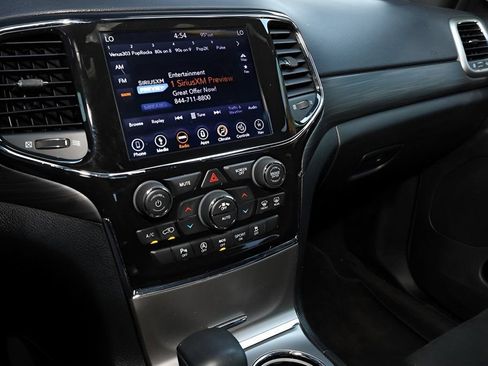Used 2019 Jeep Grand Cherokee Laredo w/ Laredo X Package RWD image 19