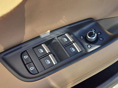 Used 2023 Audi Q7 Premium Plus image 14