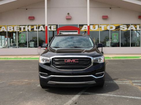 Used 2018 GMC Acadia SLE w/ LPO, Black Accent Package AWD/4WD image 2