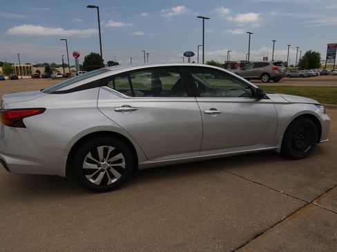 Used 2024 Nissan Altima 2.5 S FWD image 5