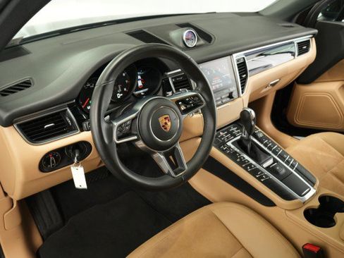 Used 2018 Porsche Macan AWD/4WD image 30