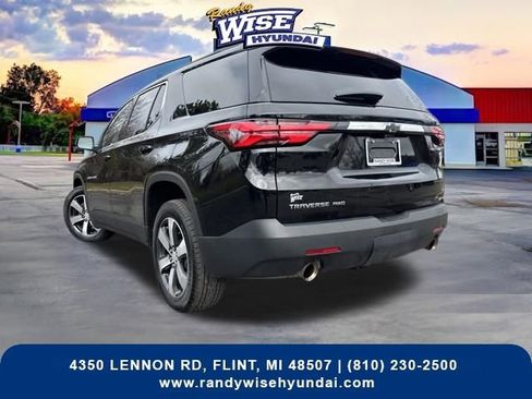 Used 2023 Chevrolet Traverse LT w/ LT Premium Package image 4