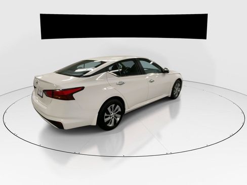 Used 2022 Nissan Altima 2.5 S FWD image 11
