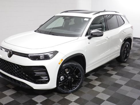 New 2026 Volkswagen Tiguan SE R-Line image 2