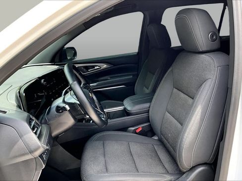 Used 2025 Chevrolet Traverse LT w/ Driver Confidence Package FWD image 8