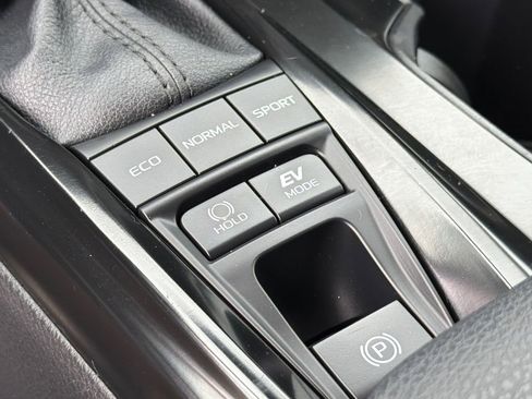 Used 2025 Toyota Camry LE image 27