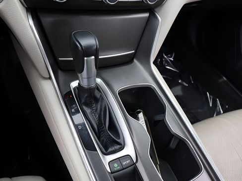 Used 2018 Honda Accord Touring image 24
