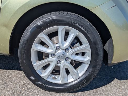 Used 2013 Kia Soul + image 10