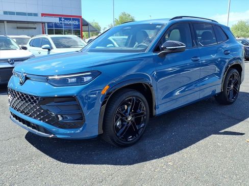 New 2025 Volkswagen Tiguan SE R-Line image 4