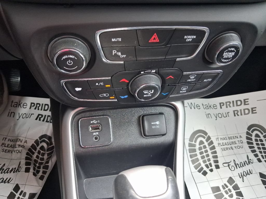 Used 2020 Jeep Compass Latitude w/ Popular Equipment Group FWD image 12