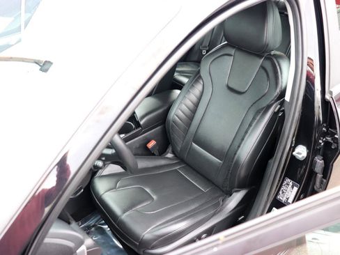 Used 2024 Hyundai Elantra Limited image 11