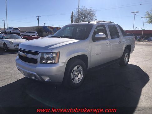 Used 2012 Chevrolet Avalanche LS w/ Convenience Package image 4