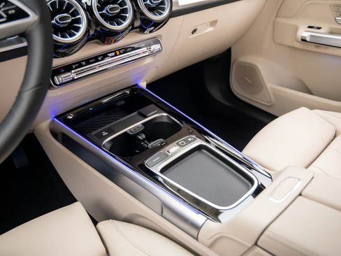 New 2025 Mercedes-Benz GLB 250 4MATIC image 12