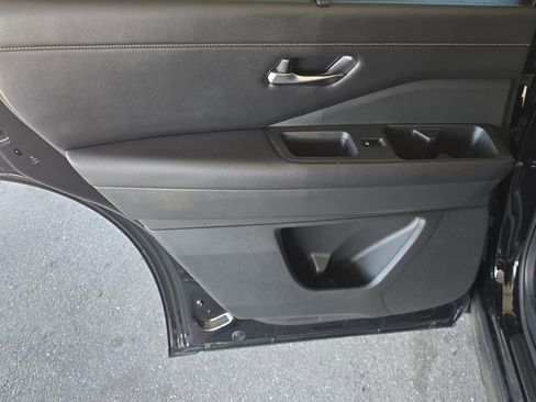 Used 2024 Nissan Pathfinder SL AWD/4WD image 42