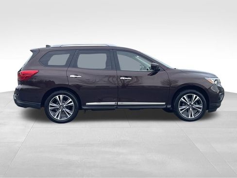Used 2019 Nissan Pathfinder Platinum image 3