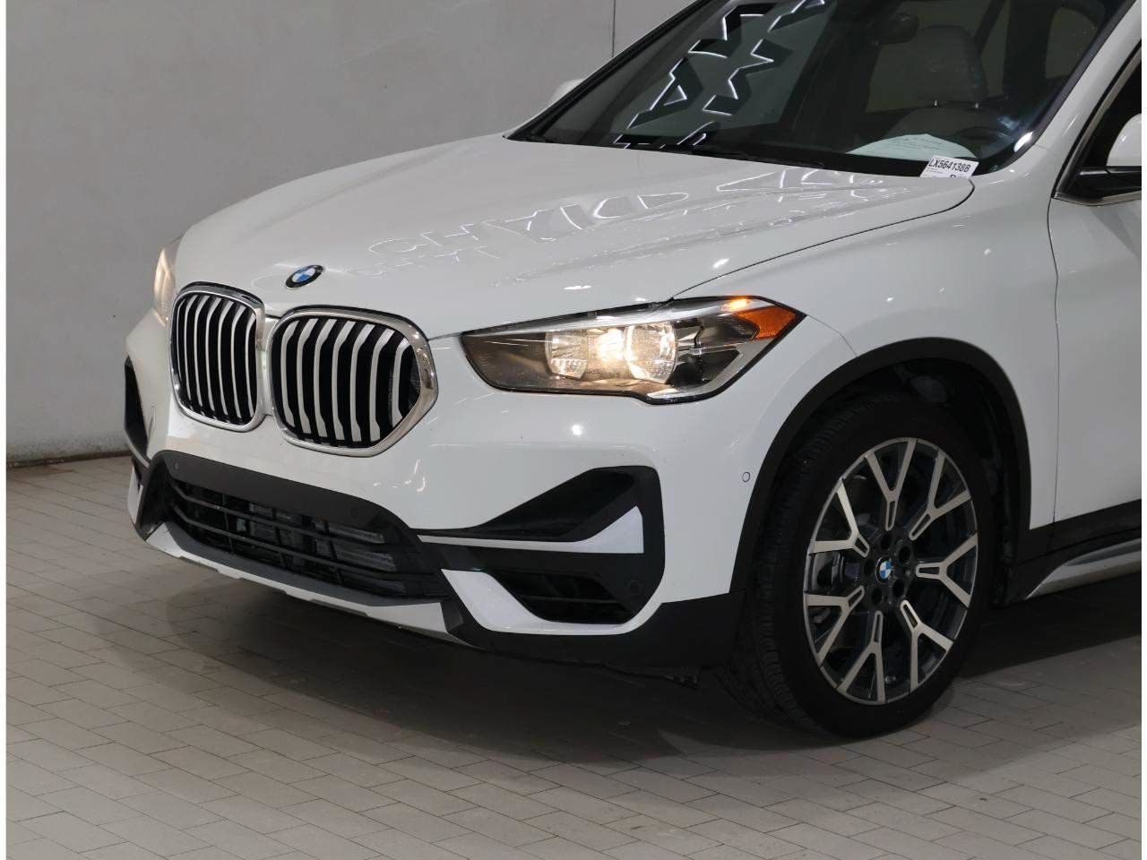 Used 2022 BMW X1 xDrive28i w/ Convenience Package AWD/4WD image 2