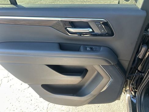 Used 2025 Chevrolet Tahoe Z71 image 32