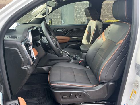 Used 2023 GMC Canyon AT4 w/ Canyon Safety Plus Package AWD/4WD image 14