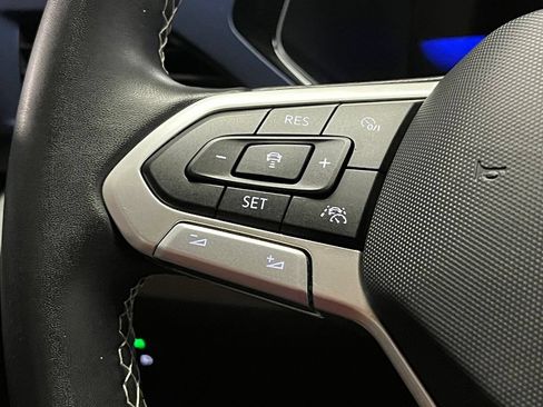 Used 2023 Volkswagen Taos SE w/ Panoramic Sunroof Package AWD/4WD image 25