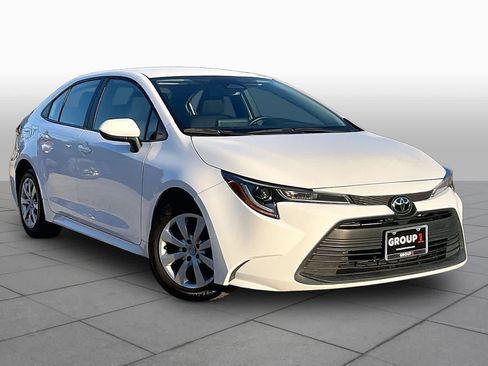 Used 2023 Toyota Corolla LE FWD image 3