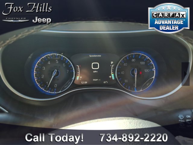 Used 2023 Chrysler Pacifica Touring-L FWD image 20