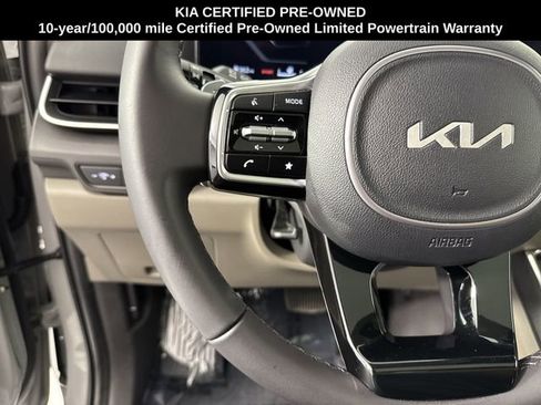 Certified 2025 Kia Carnival SX FWD image 11