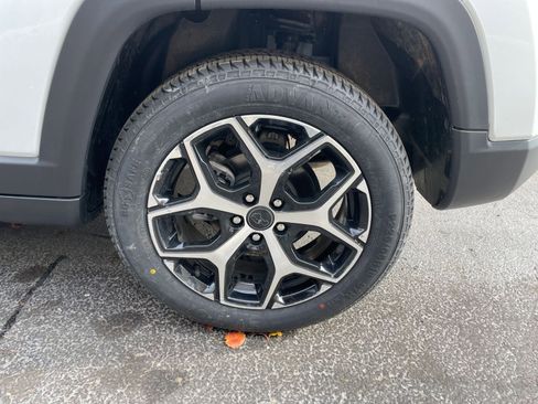 Used 2025 Jeep Compass Limited image 30