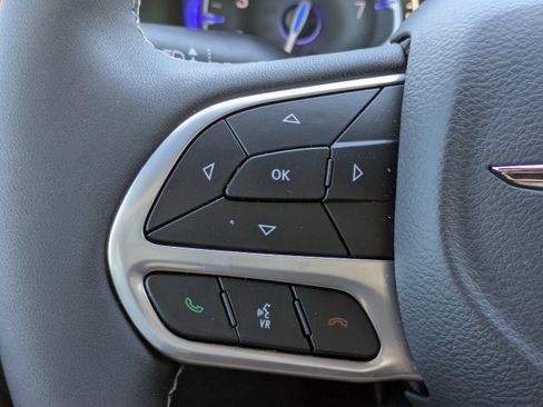 Used 2026 Chrysler Pacifica Select image 30