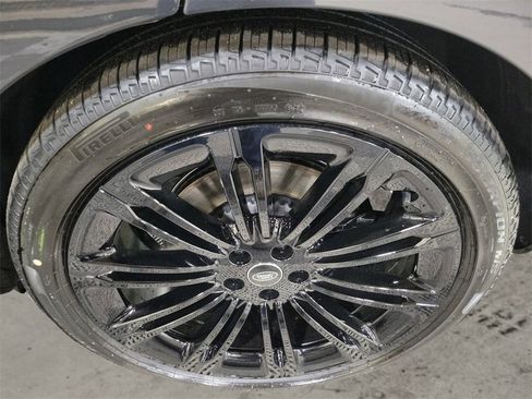 New 2025 Land Rover Range Rover Long Wheelbase SE image 10