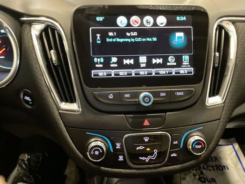 Used 2018 Chevrolet Malibu LT image 22