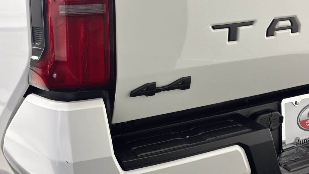 Used 2025 Toyota Tacoma SR5 AWD/4WD image 7
