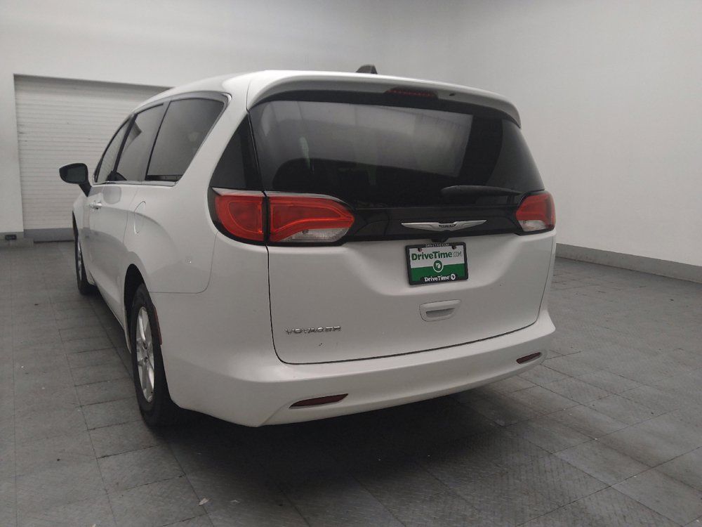 Used 2022 Chrysler Voyager LX FWD image 5