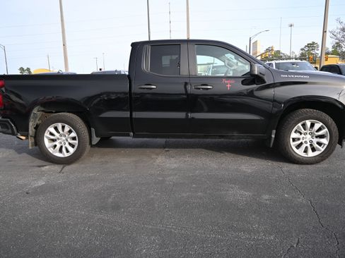 Used 2022 Chevrolet Silverado 1500 Custom image 11