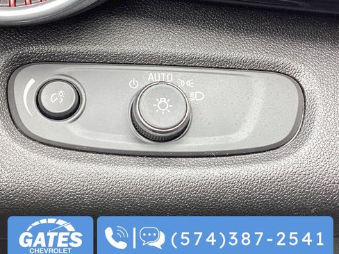 Used 2025 Chevrolet Trax RS w/ Sunroof Package image 27