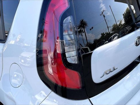 Used 2016 Kia Soul + w/ Soulful Package FWD image 30