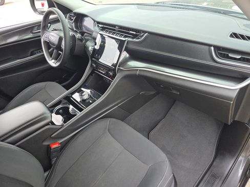 Used 2023 Jeep Grand Cherokee L Laredo image 28