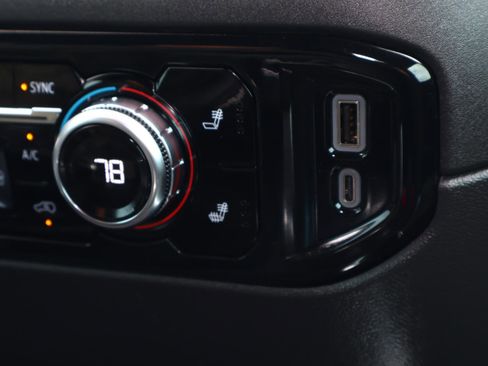 Used 2025 GMC Sierra 1500 Elevation image 30