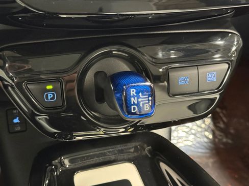 Used 2017 Toyota Prius Four w/ Premium Convenience Package image 35