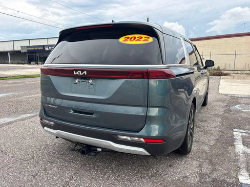 Used 2022 Kia Carnival EX FWD image 2