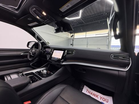 Used 2023 Jeep Wagoneer Series II image 23