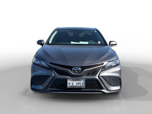 Used 2024 Toyota Camry SE image 8