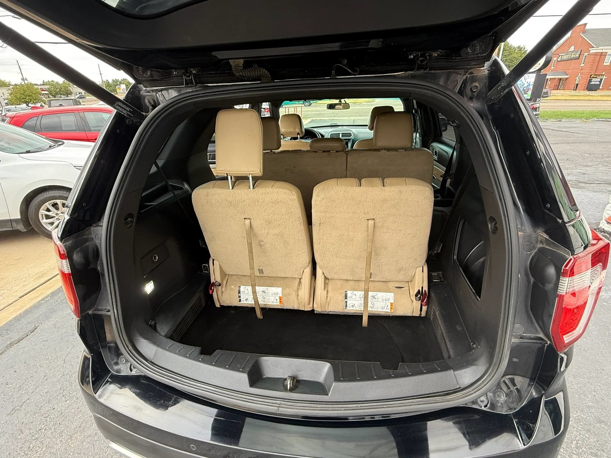 Used 2016 Ford Explorer XLT w/ Equipment Group 202A AWD/4WD image 33