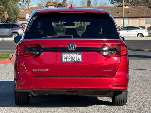 Certified 2023 Honda Odyssey Sport image 9