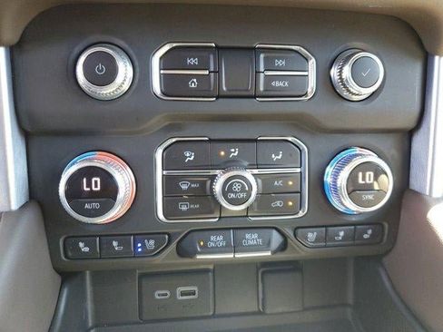 Used 2023 GMC Yukon SLT w/ SLT Luxury Package AWD/4WD image 26